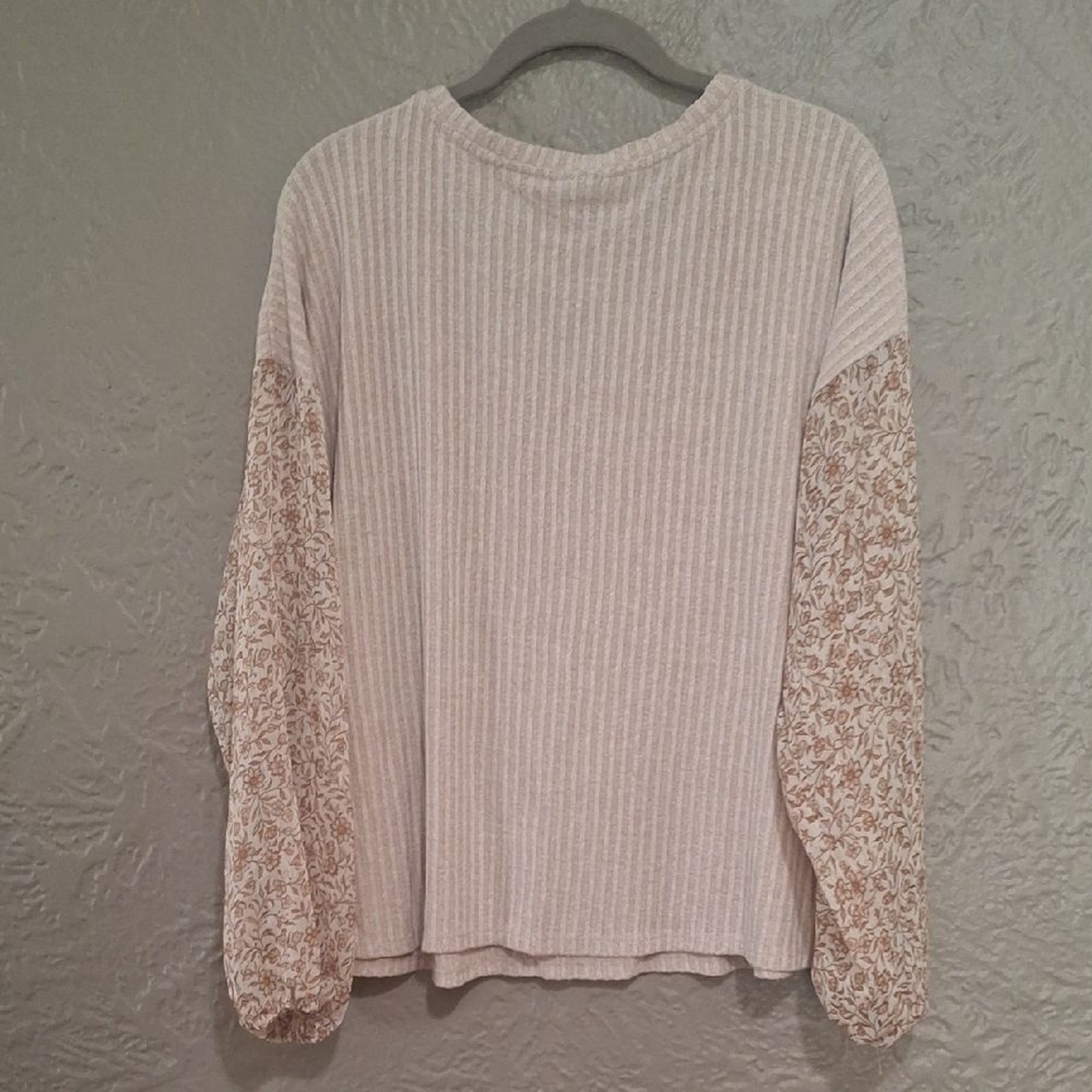 Daytrip Women’s Cream and Tan Striped Hoodie Size M