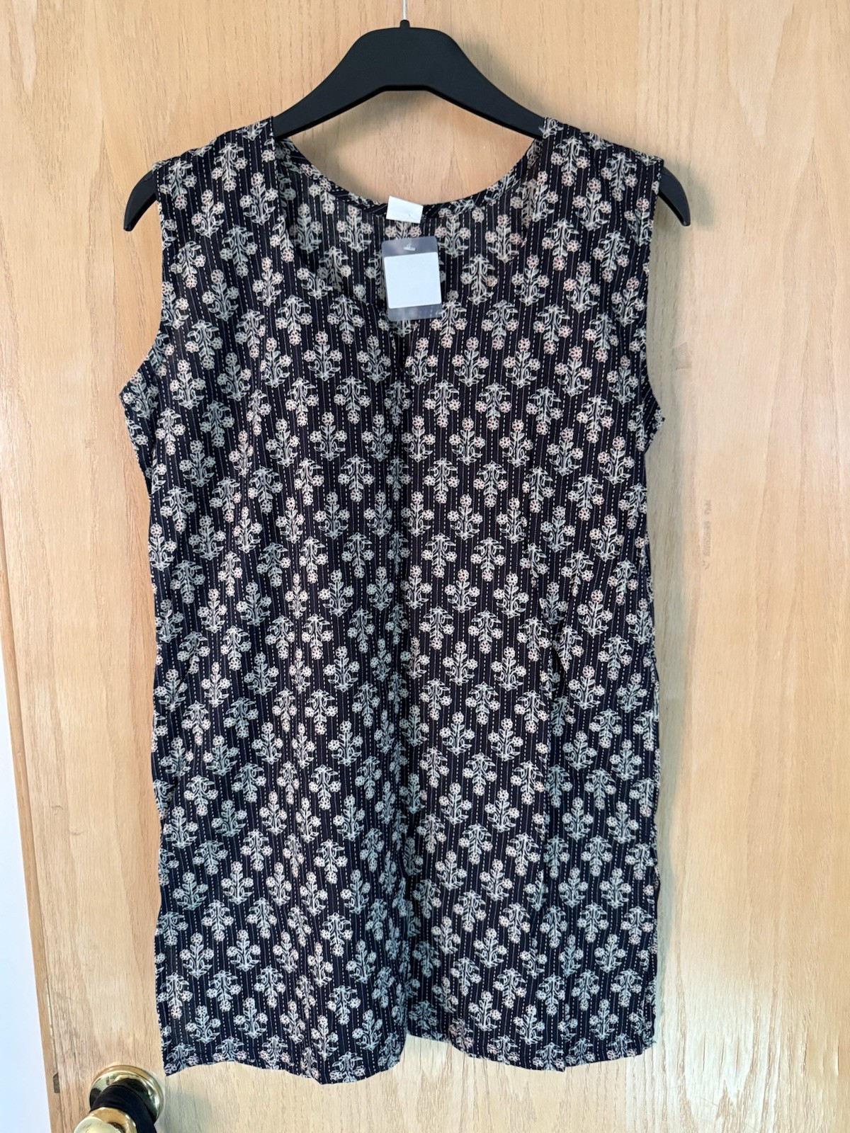 sleeveless paisley print kurti on black Size 36
