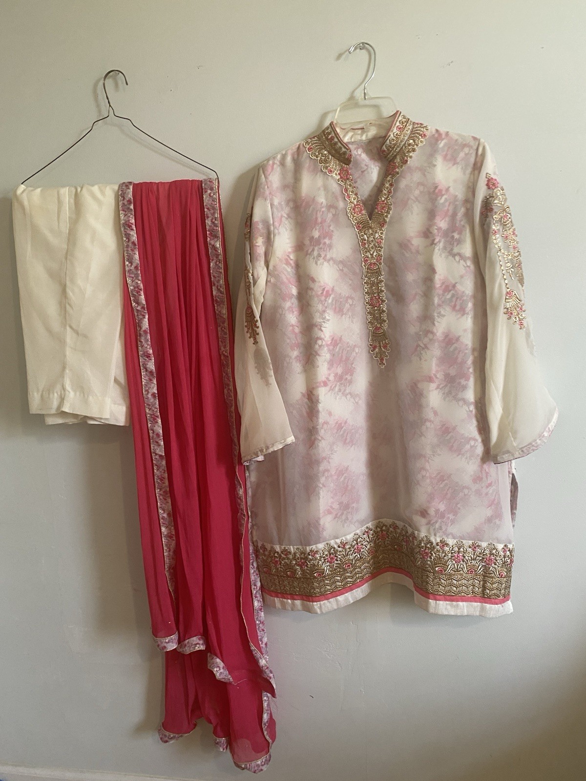 Ivory Pink Gold Salwar Kameez Set Women’s Silk/ Chiffon Traditional Dupatta