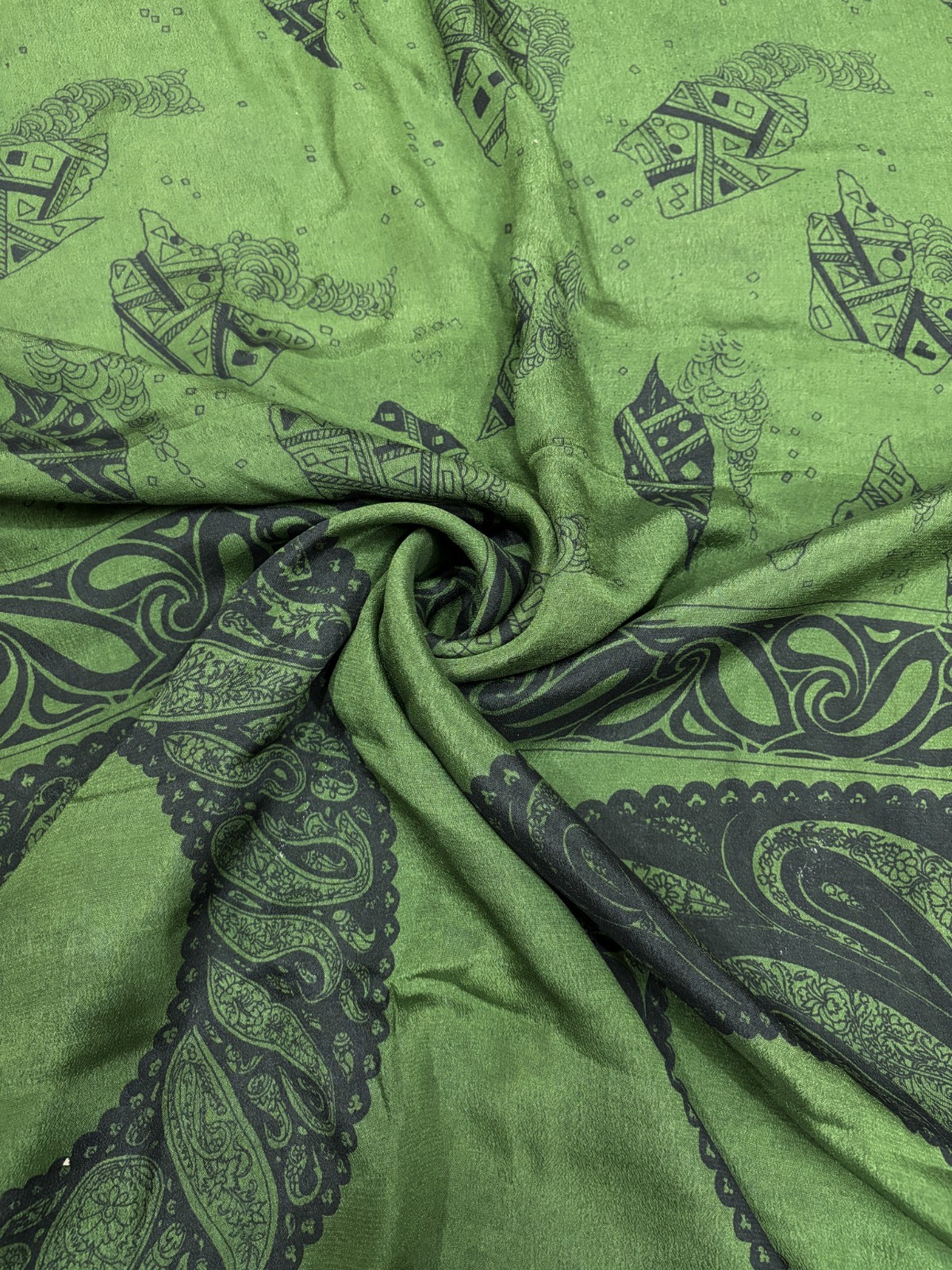 Vintage Chiffon Silk Saree, Lightweight Fabric for DIY & Sewing CS1090