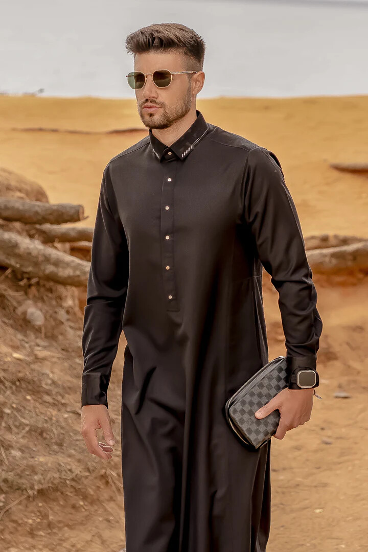 R24 LAWUNG Al-Ameer Adult Men’s Thobe Modern Design Arabian Jubbah Black