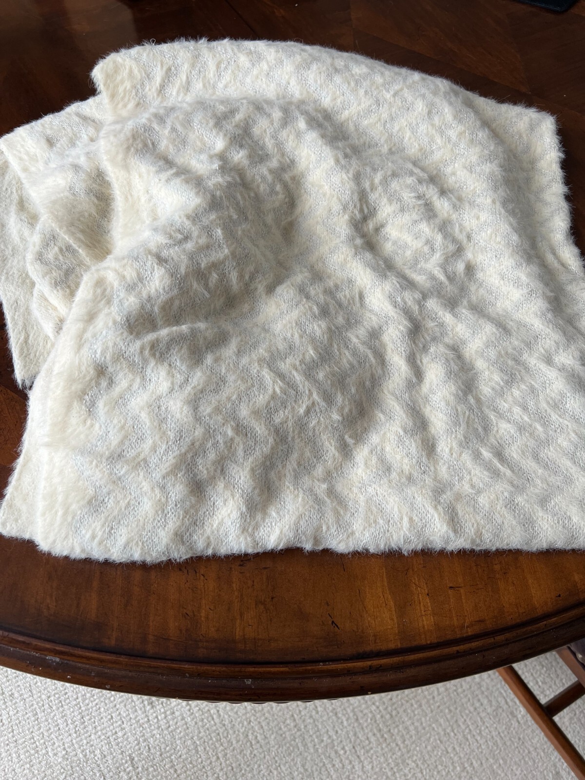 GORGEOUS WHITE AND SILVER ZIG ZAG PATTERN SHAWL OR WRAP FOR WINTER COLD NIGHTS