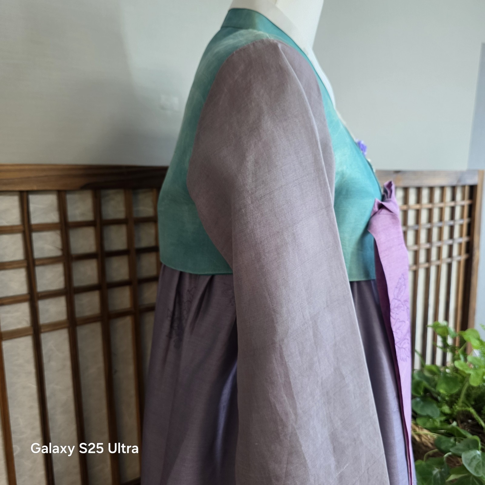 Excellent condition Korean Women Hanbok Set Emerald Green Jeogori Lavender Chima