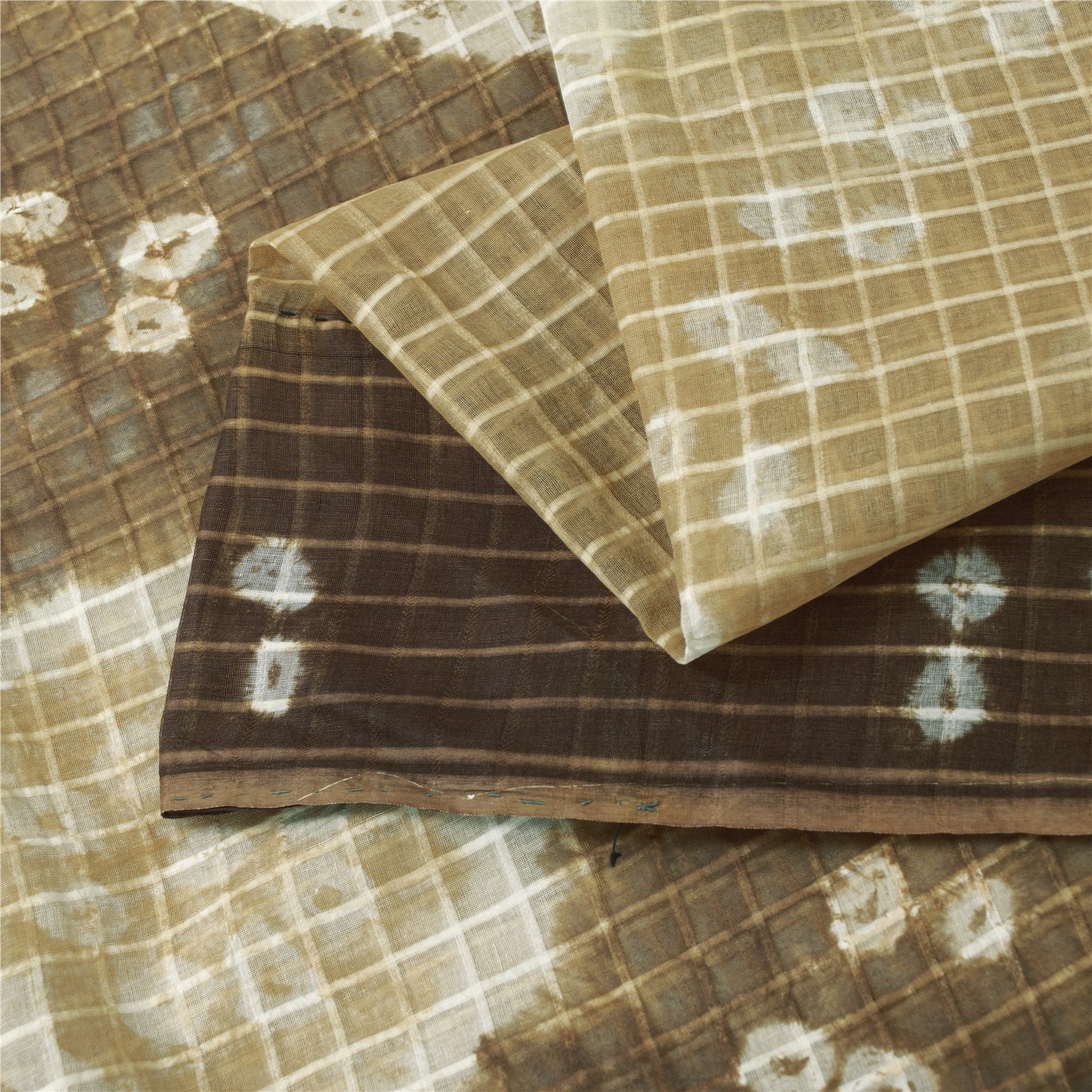 Sanskriti Vintage Sarees Brown & Off-White Tie-Dye Bandhanipure Cotton 5+Yd Sari