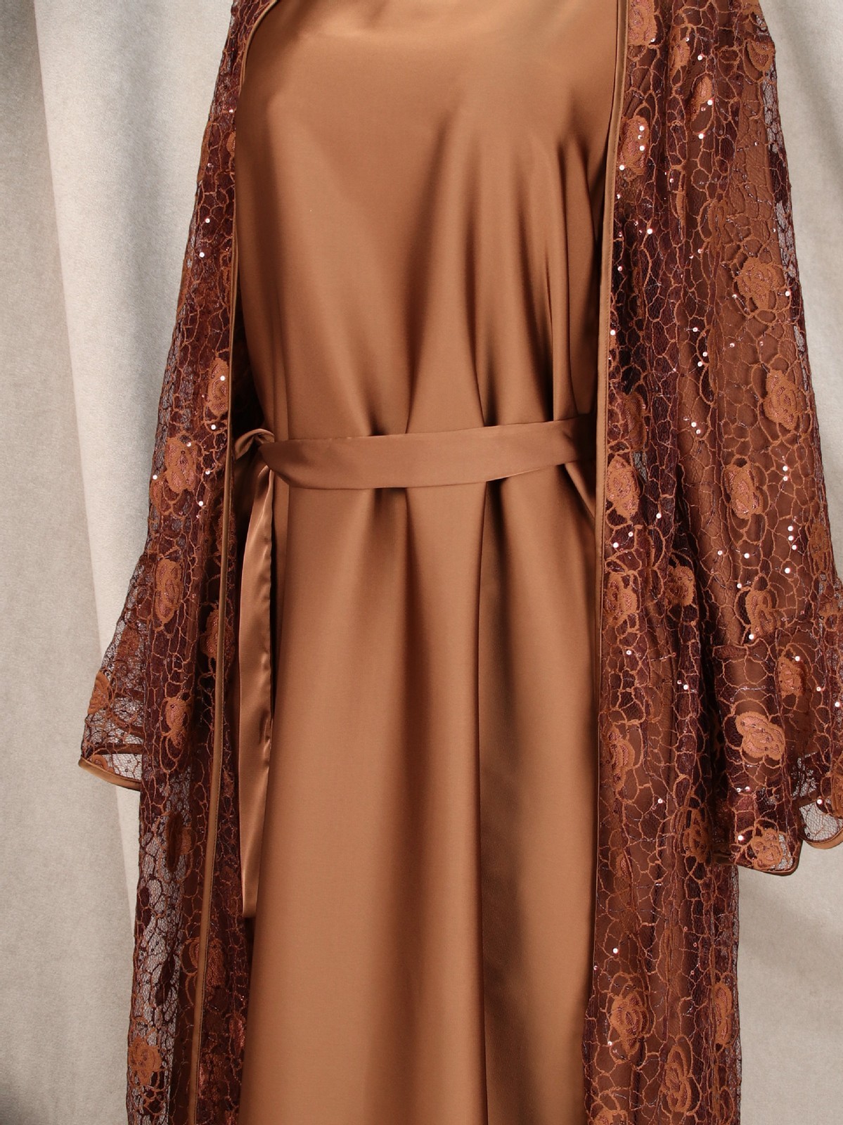 Muslim Women 2Pcs Lace Sequin Flared Sleeves Elegant and Dignified Banquet Robe