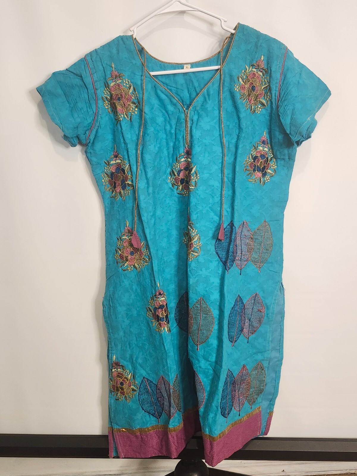 Embroidery Multicolor Design Women’s Kurta, Indian Beautiful Women, Upcycling XL
