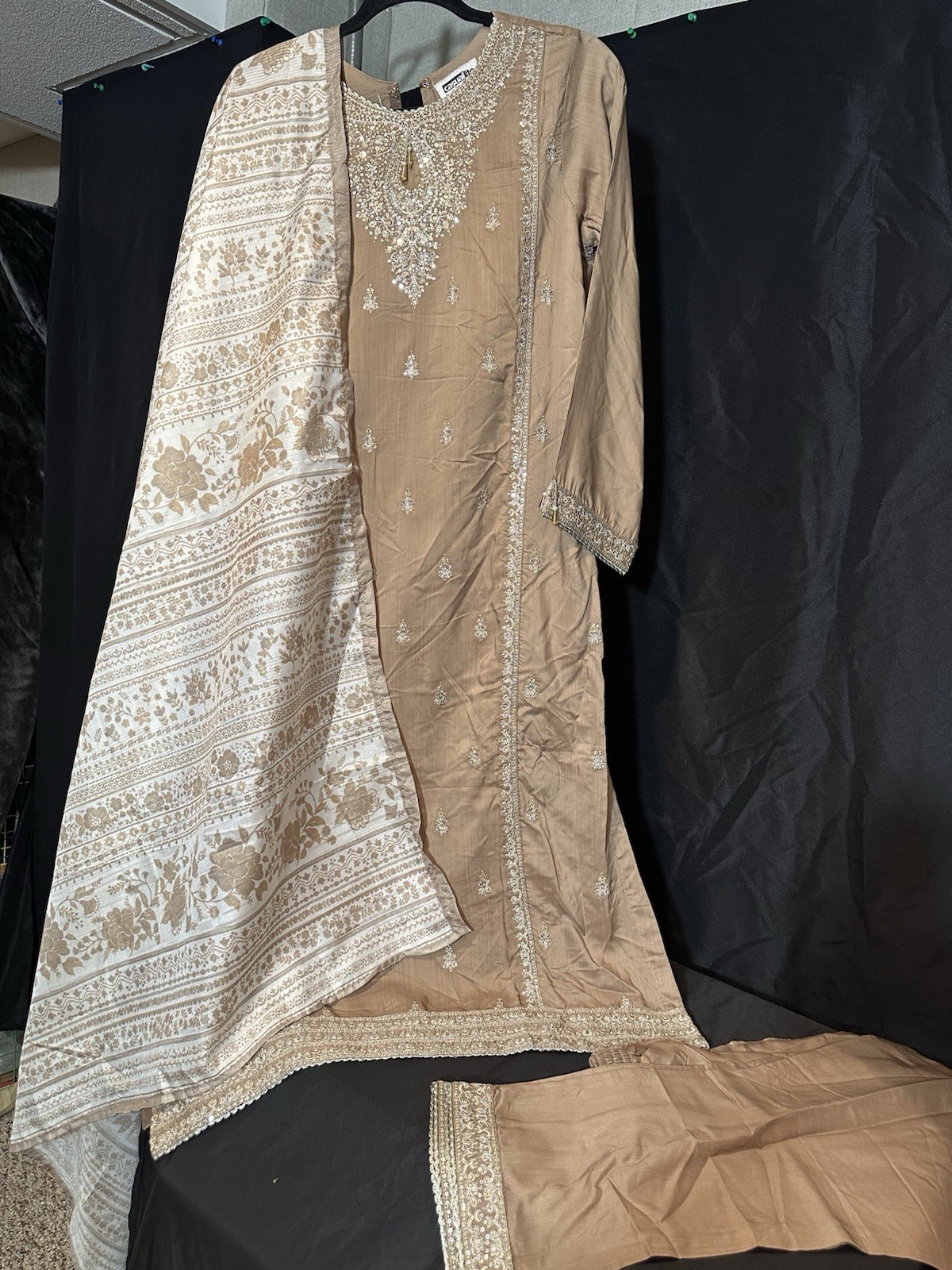 ⭐️PREMIUM CASUALITE BRAND – LAST ONE – Small Size Only – Viscose Emb – $35 Only