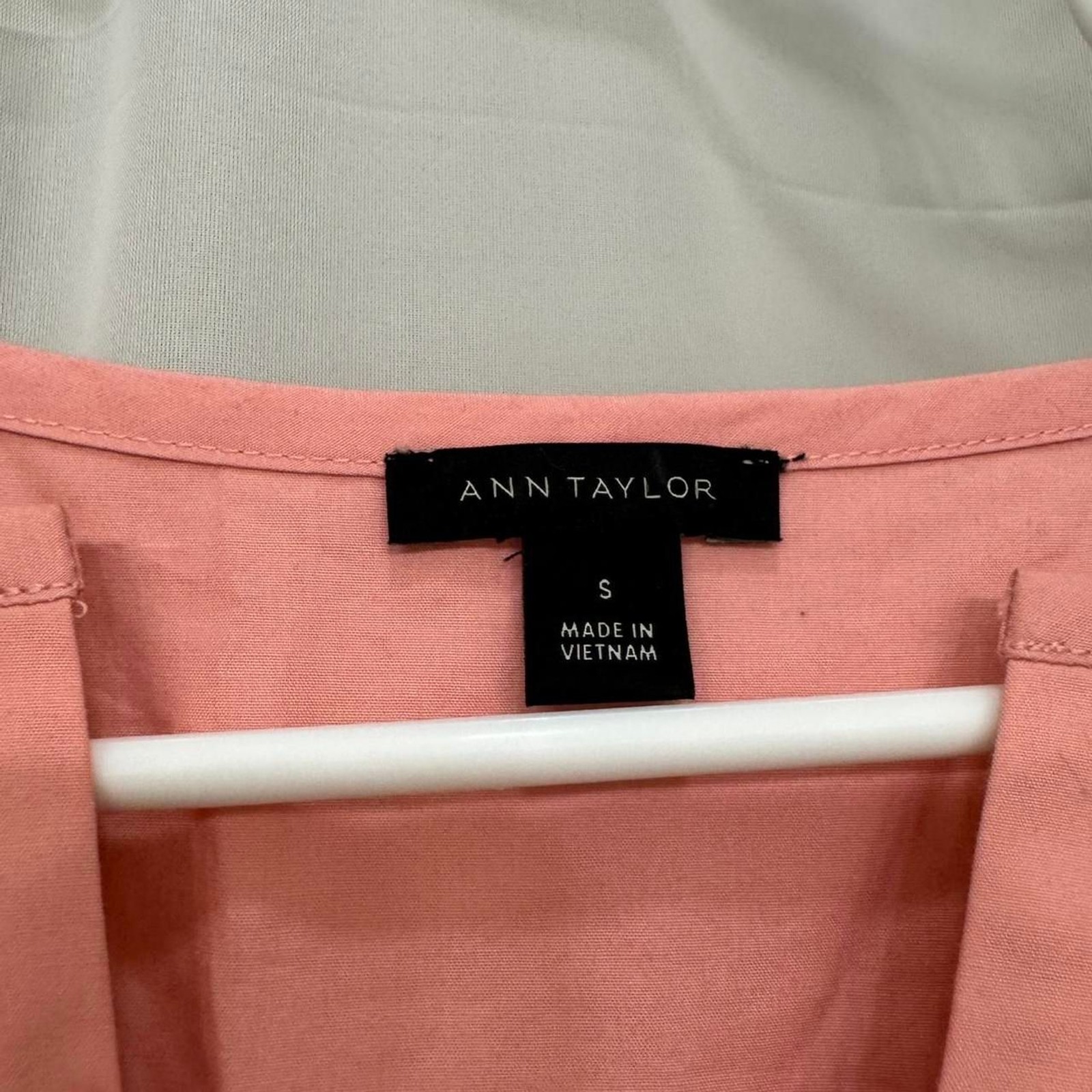 Ann Taylor Pink Ruffle Sleeve Peplum Blouse Women’s Small Feminine Workwear