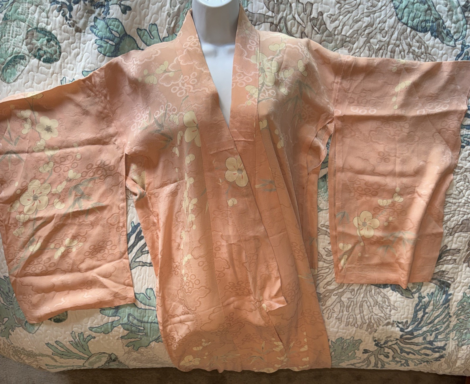 VINTAGE Kimono / Yukata SILK, peach floral design, lightweight ROBE