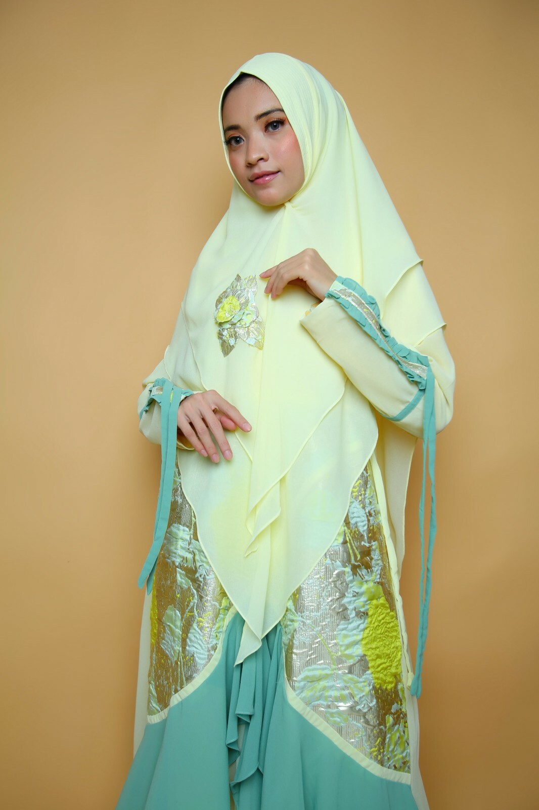yellow dress with long khimar, abaya fashion, maxi islamic dress, modern hijab