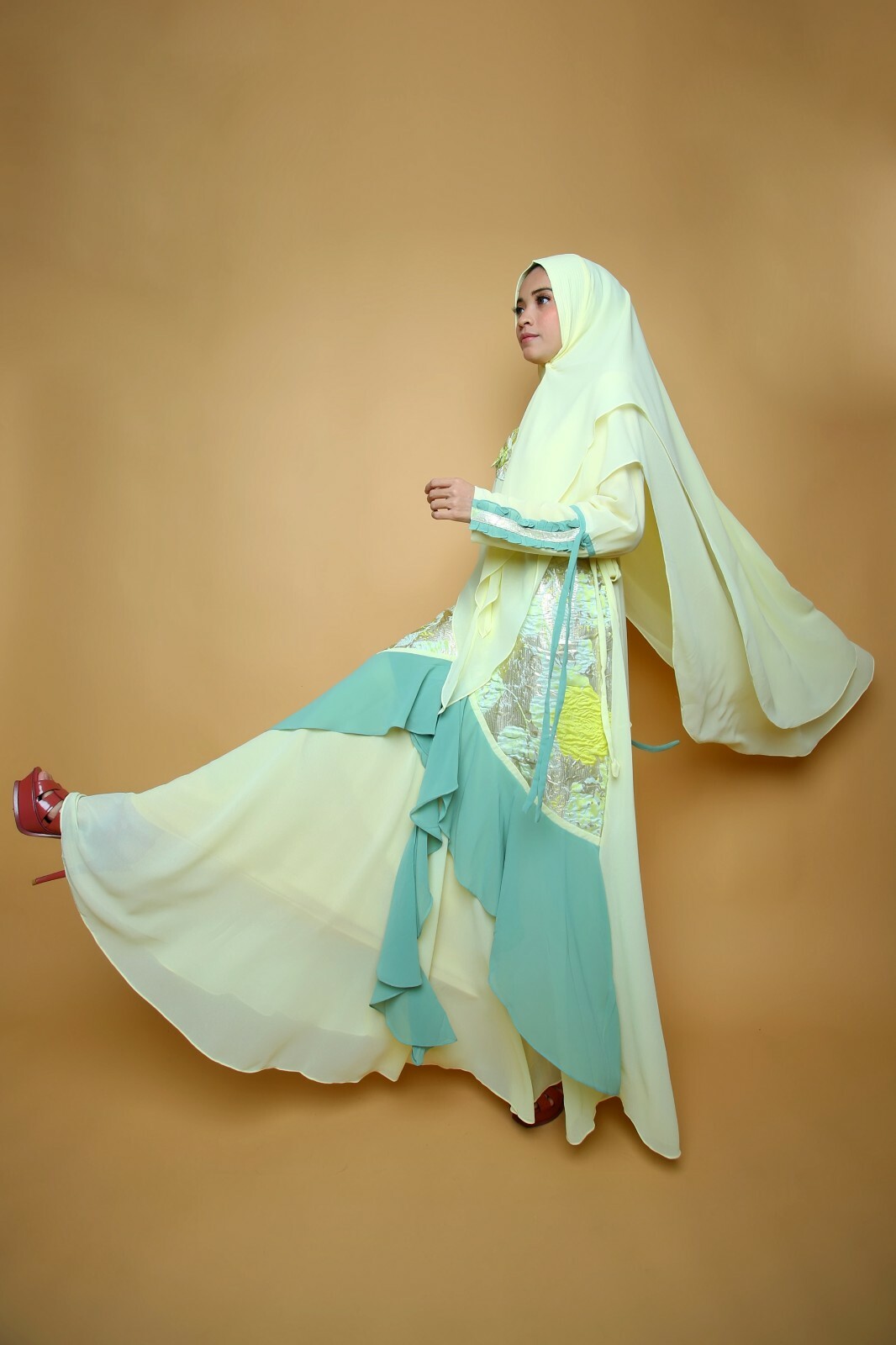 yellow dress with long khimar, abaya fashion, maxi islamic dress, modern hijab