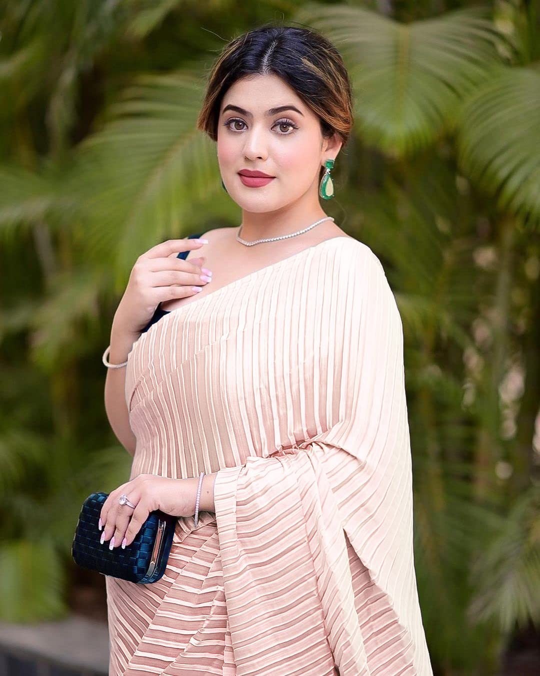 Women’s Pleated/Crushed Plain Chinon Saree With Unstitched Blouse Piece