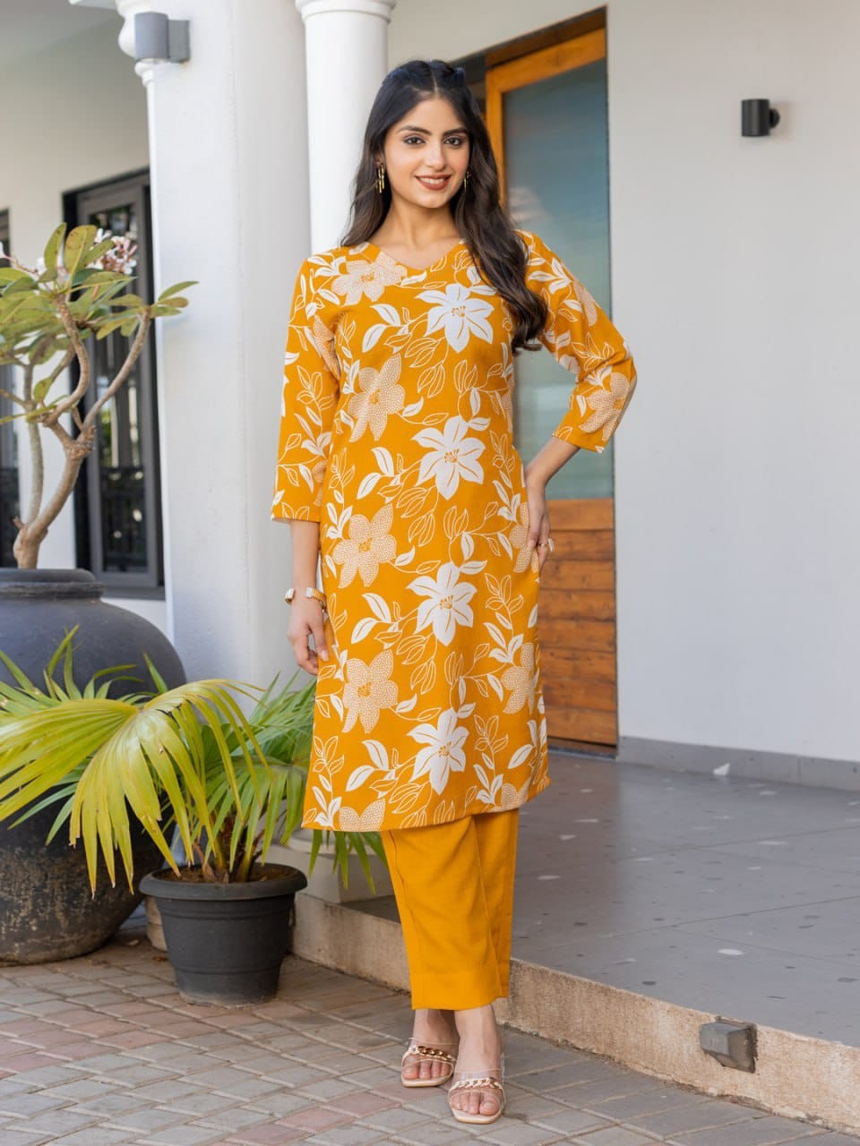 Women’ s Cotton Print Fully Stiched Cotton Blend Kurta with Pant