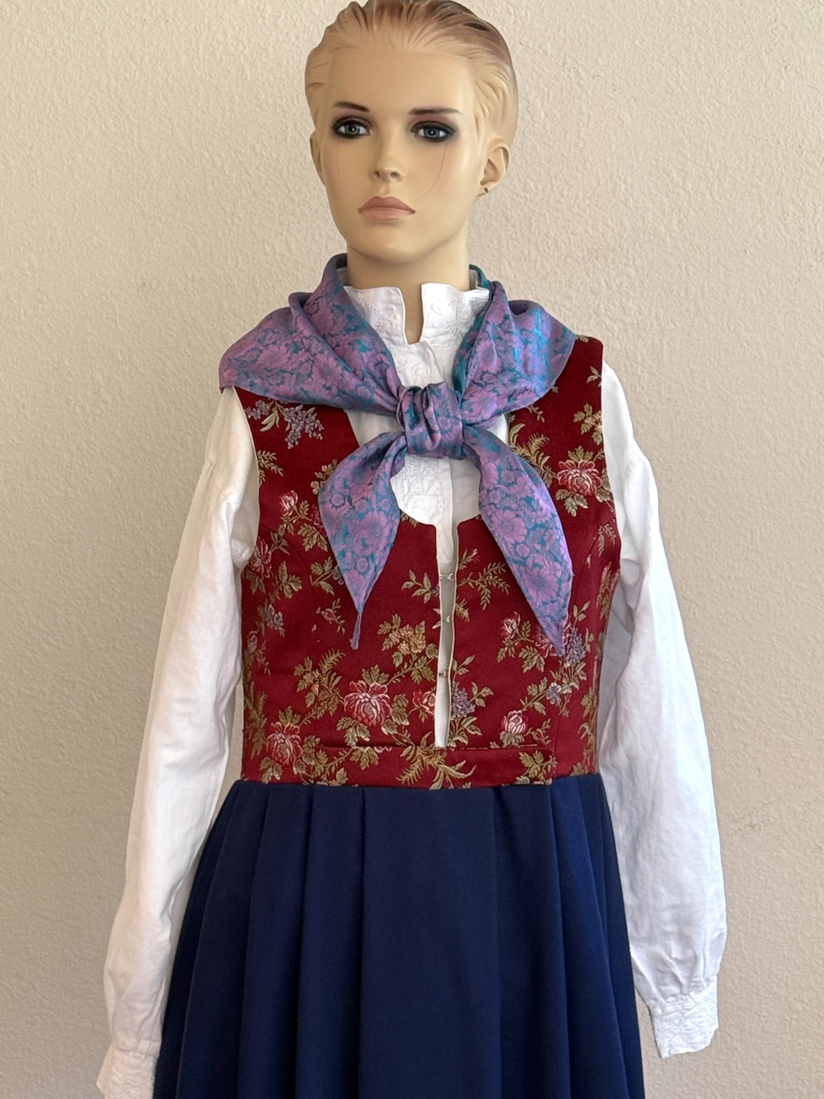 Rare AUTHENTIC NAVY NORWEGIAN BUNAD from FRØYA & ODIN in Norway size 16 Medium