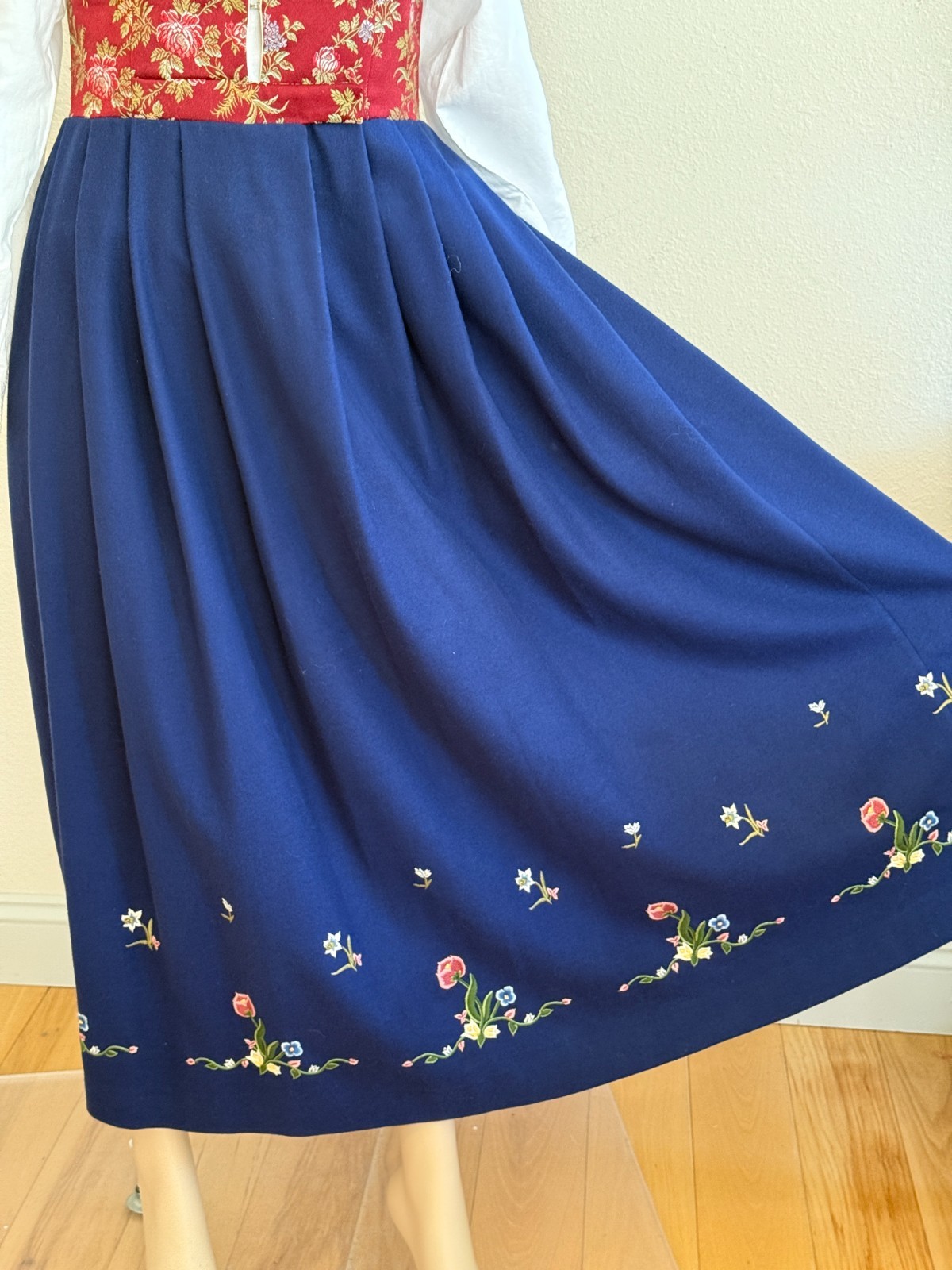 Rare AUTHENTIC NAVY NORWEGIAN BUNAD from FRØYA & ODIN in Norway size 16 Medium