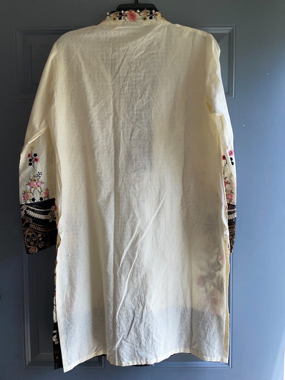 Women’s indian/ pakistani kurti medium embroidered with mid length  sleeves
