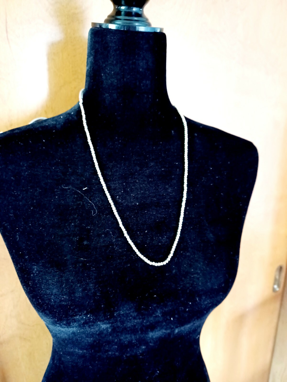 Trendy, versatile necklace with earrings