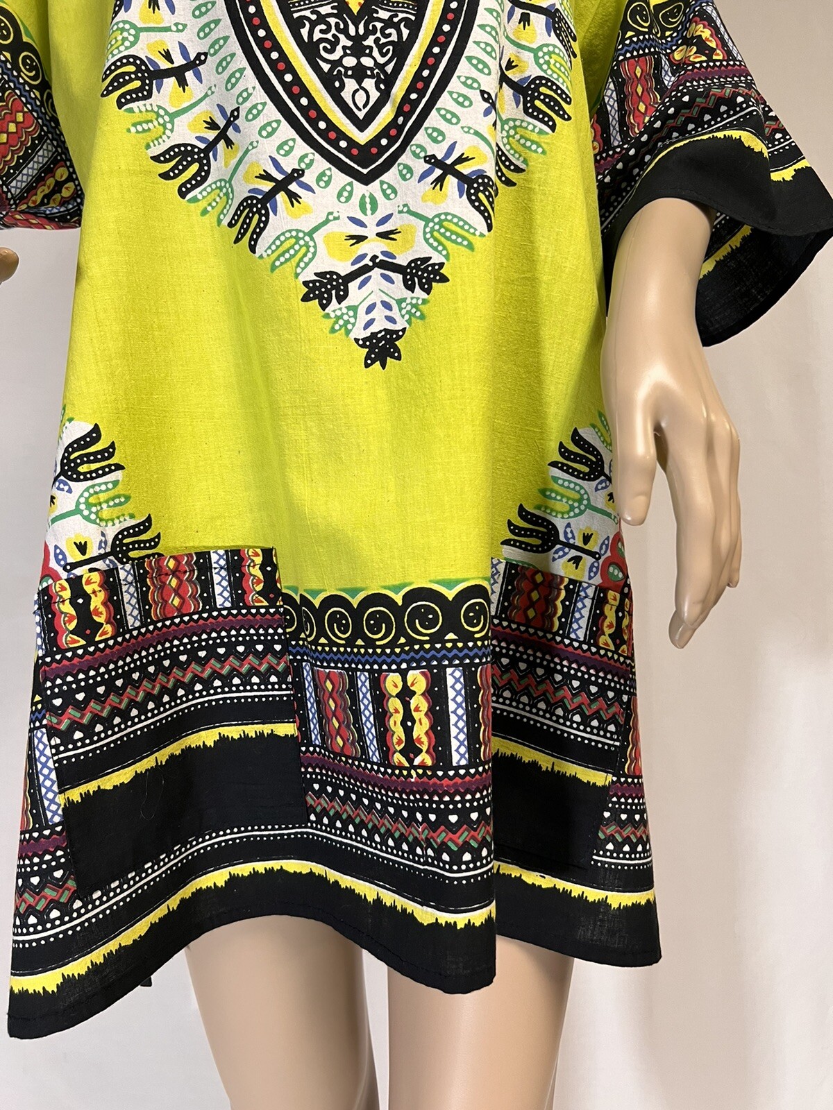 Dupsie’s Green/Multicolor African Print unisex Dashiki Shirt, New, Size Small.
