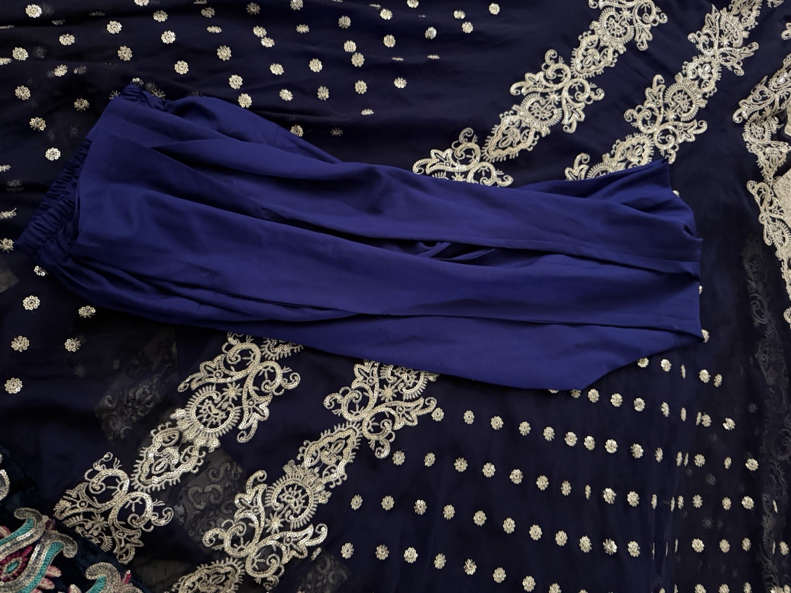 Pakistani Party Wear 2 Piece Maxi With Churi Daar Pajama Size Small