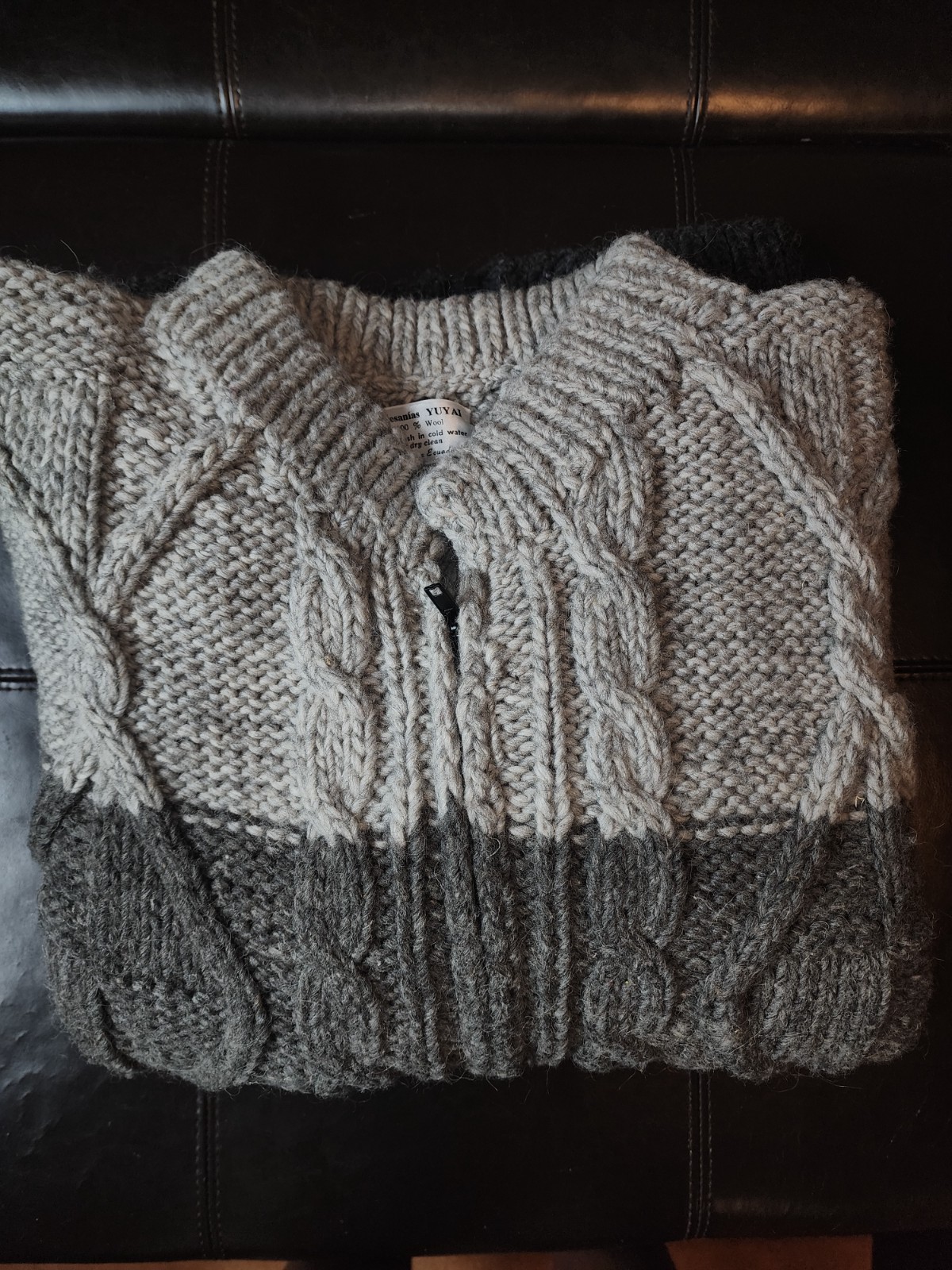 Artesanias YUYAI 100% Wool Hand Knit Cardigan Sweater Made in Ecuador
