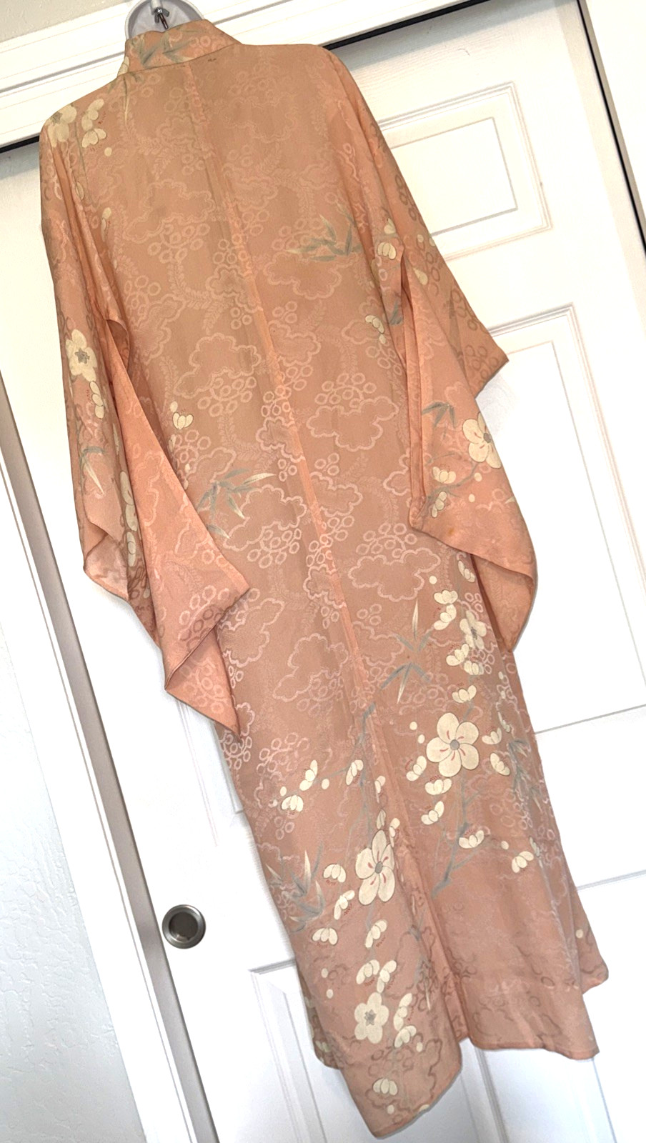 VINTAGE Kimono / Yukata SILK, peach floral design, lightweight ROBE