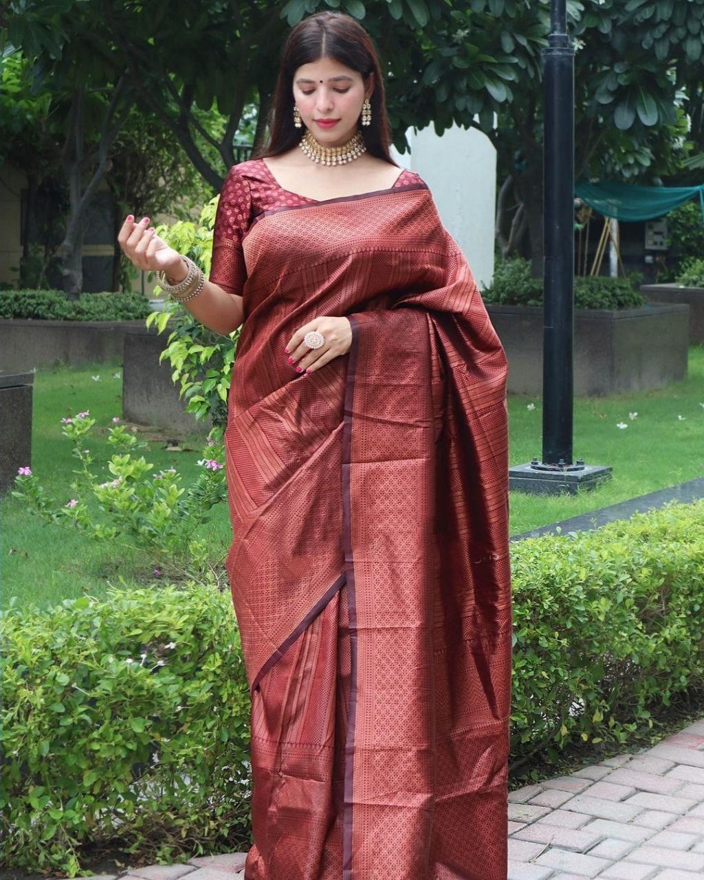 Gujarati Style Soft Lichi Silk Saree Jacquard Panetar Look Wedding Sari