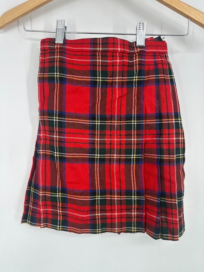 The Edinburgh Woolen Mill 100% Pure New Wool Red Plaid Kilt Size 8 Scotland