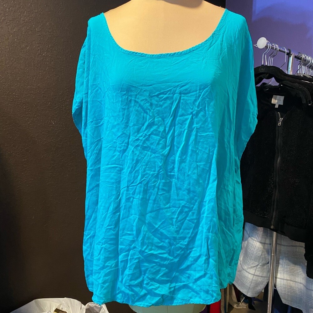 Torrid size 3X challis cutout dolman sleeve aqua blue tunic top