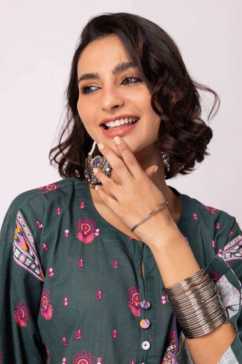 NWT KHAADI Sizes 8, 6 Drop Shoulder Embroidered Kurti Fall/Winter Pakistani