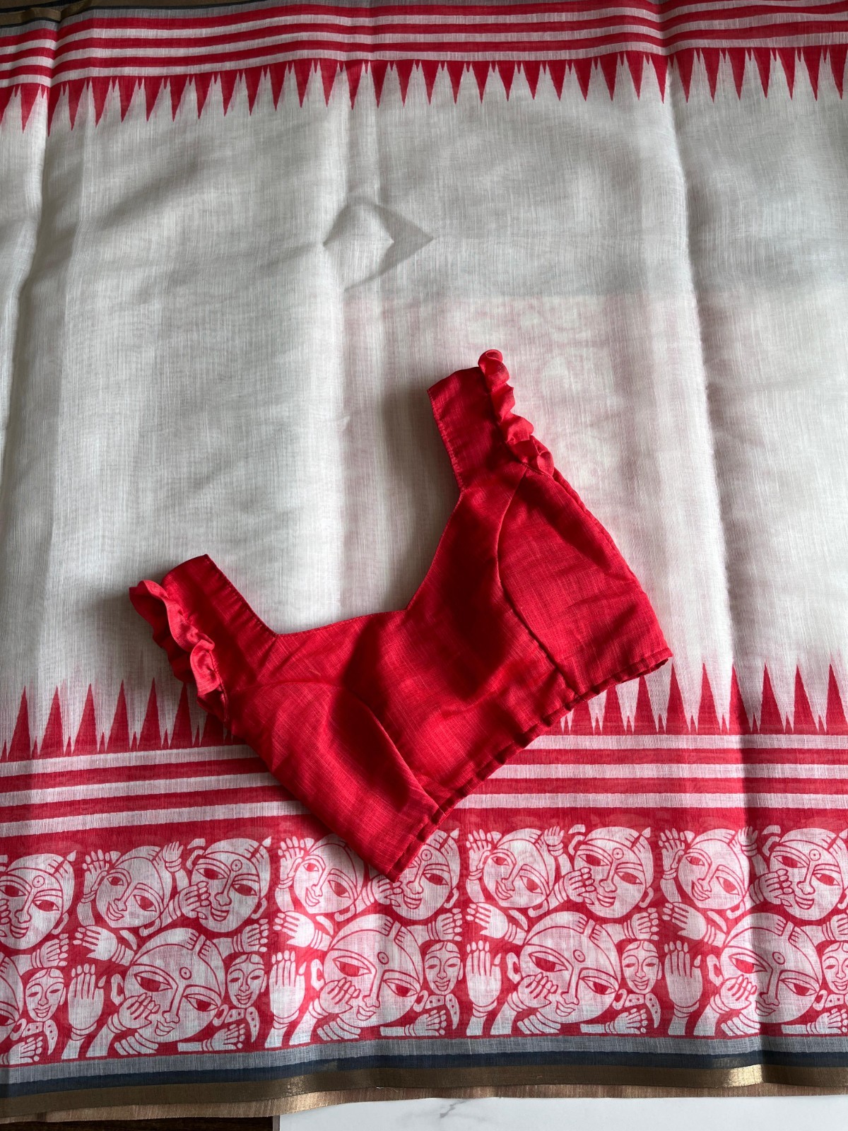 Premium linen saree with elegant print on all over the saree