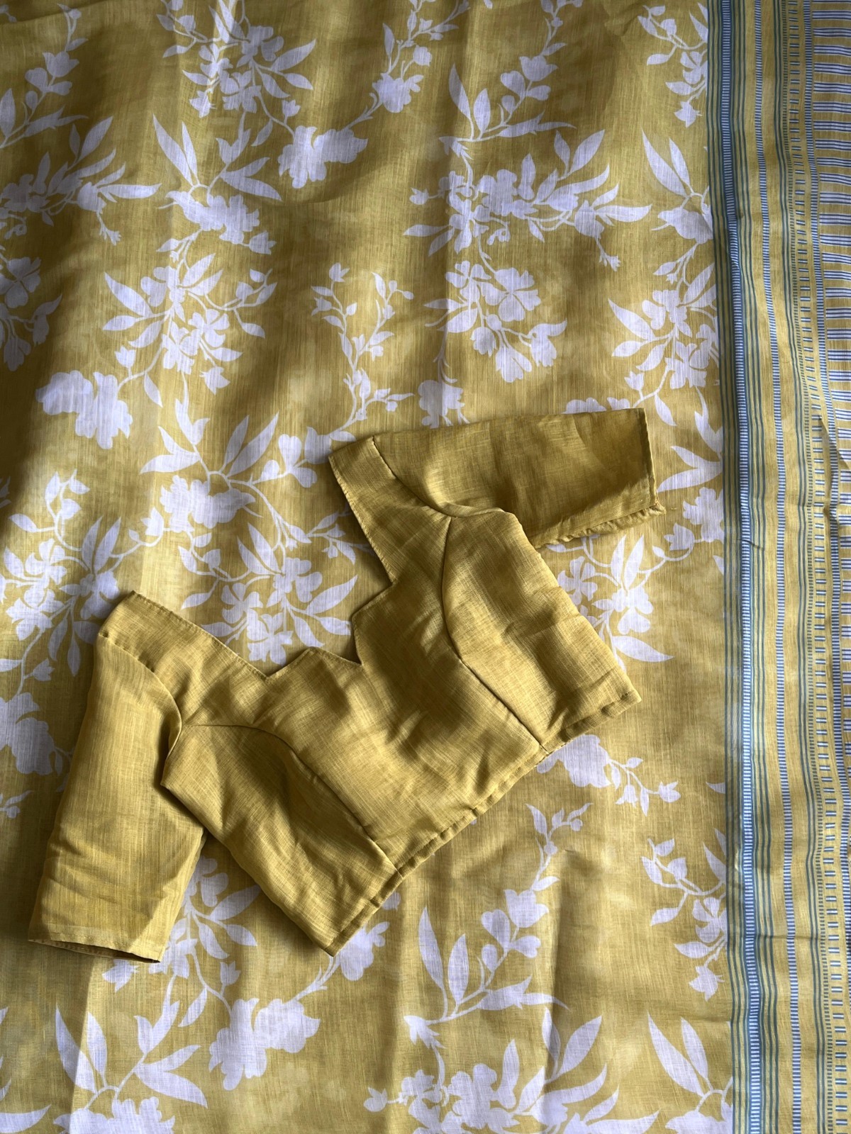 Premium linen saree with elegant print on all over the saree