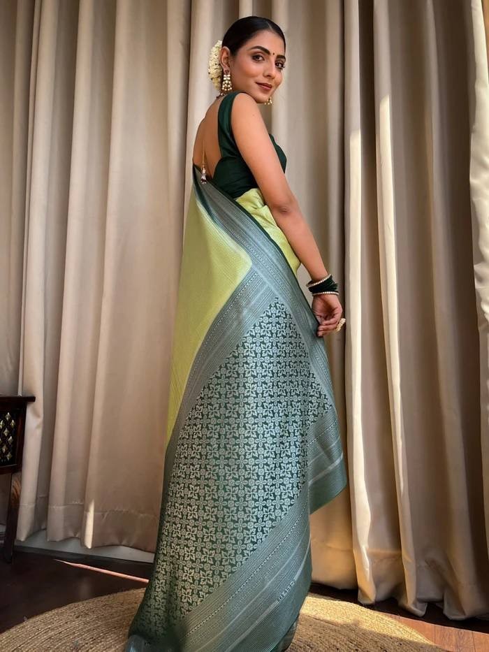 Indian Saree Soft Lichi Silk Green Jacquard Wedding Wear With Brocade Blouse