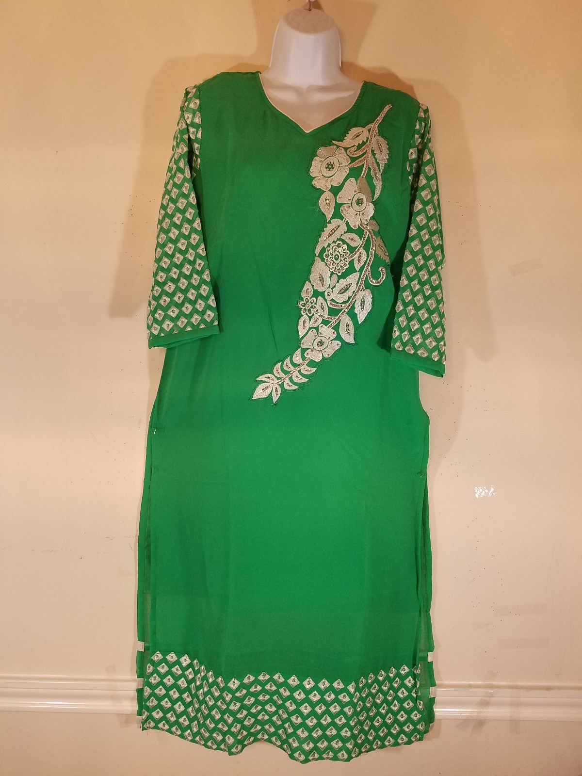 INDIAN ETHNIC WEAR WITH BTFL EMBROIDERY DONE ON KURTI ON FRONT. SIZE L