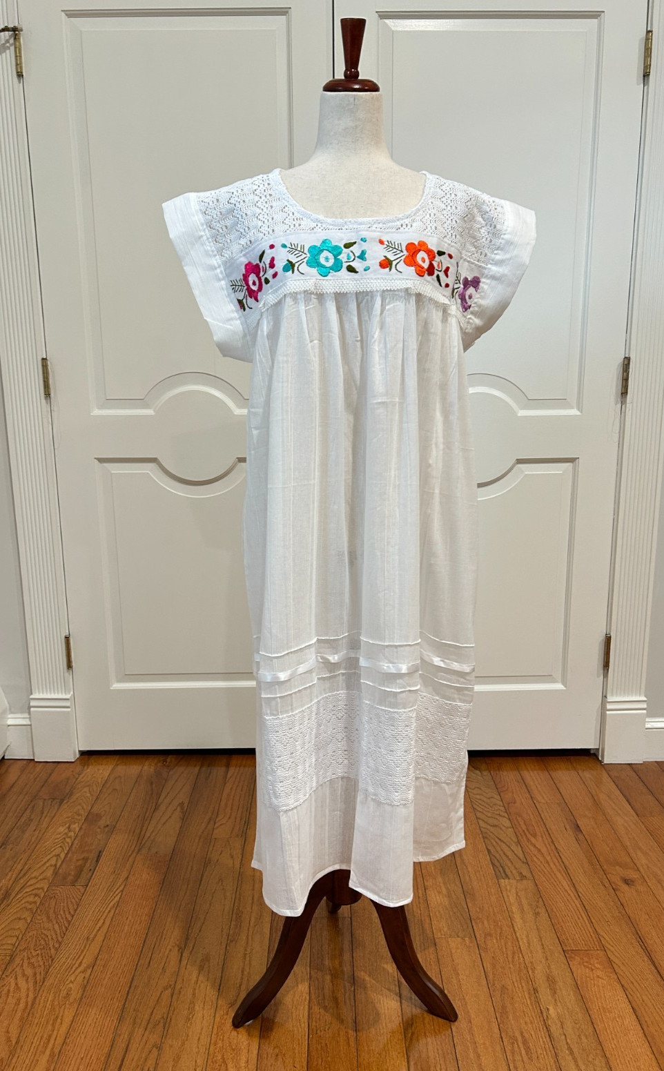 Mexican dress, Hand Embroidered, Artisan dress, Boho, Hippie, Handmade.