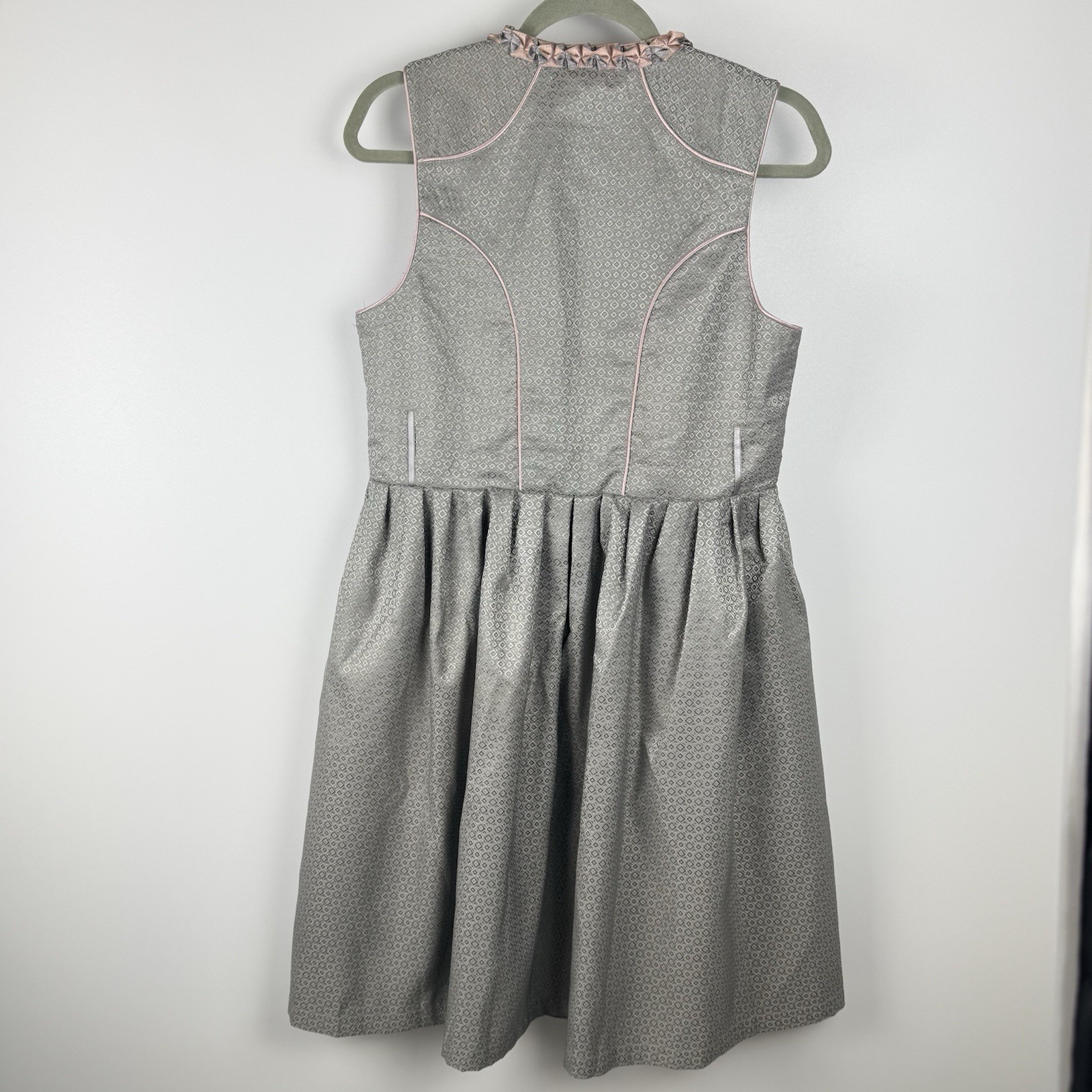 Alte Liebe German Dirndl Dress Bavarian Oktoberfest 40/US8 Silver Pink Ruffled