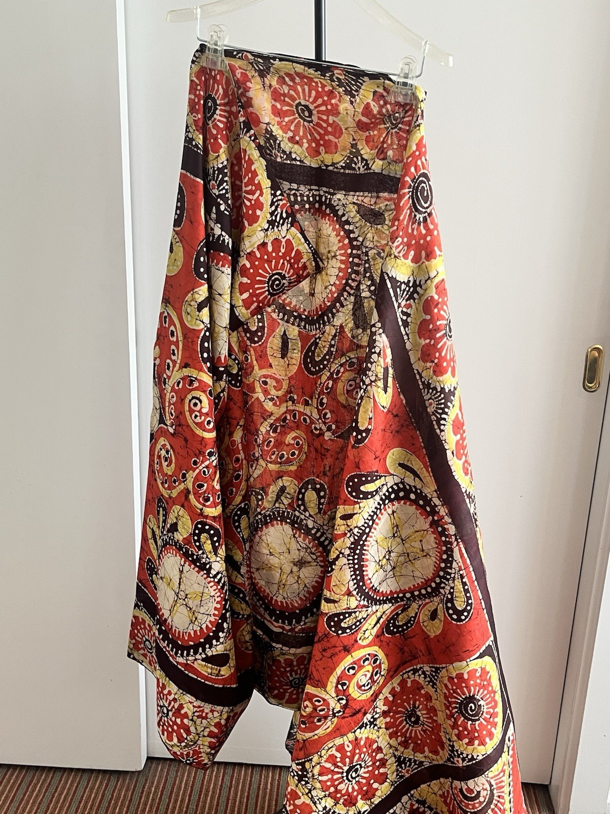 Fabric Red Brown Yellow Ivory 100% Silk Hand Wax Stunning Batik Saree Sari 43″ W