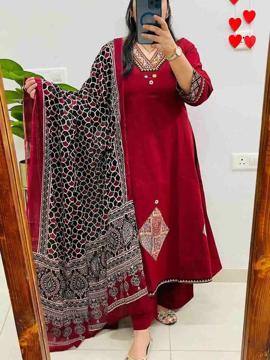 Women’s Red Cotton Salwar Kameez Suit Set Printed Dupatta Size S