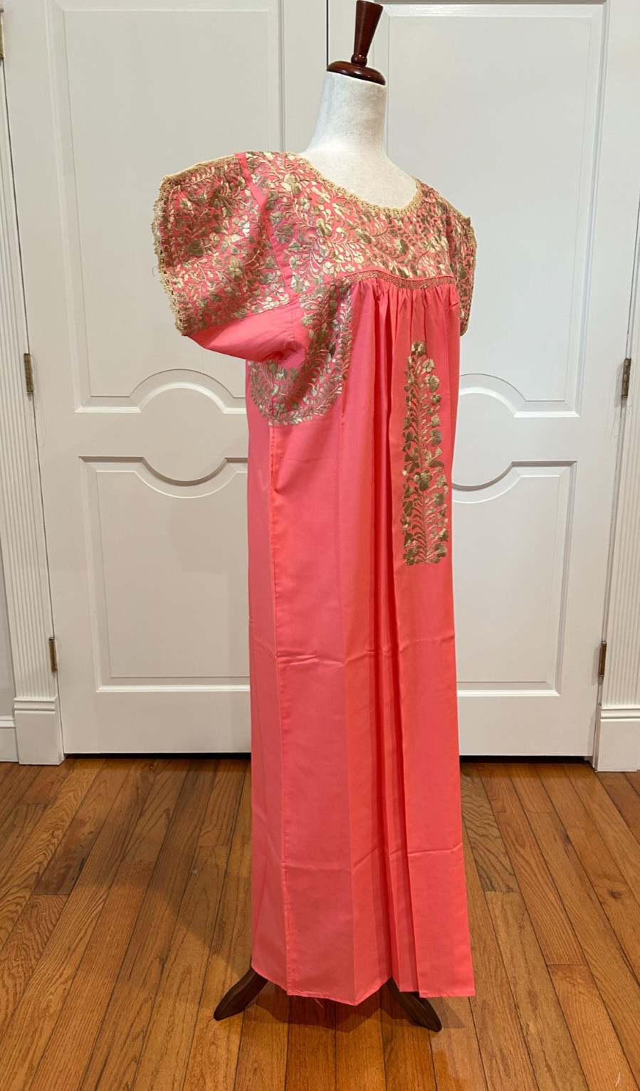 XL San Antonino Maxi Dress, Oaxaca Mexican dress. hand Embroidered. Silk Threads