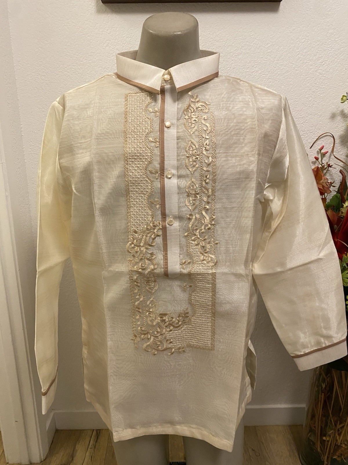 Barong Tagalog Men 2XL Organza W/ Fiber & Embroidery Accent Double Lining.