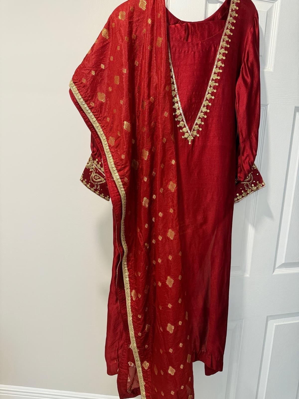 Brand New 3 Piece Pakistani Formal Outfit Size Small Shalwar Kameez