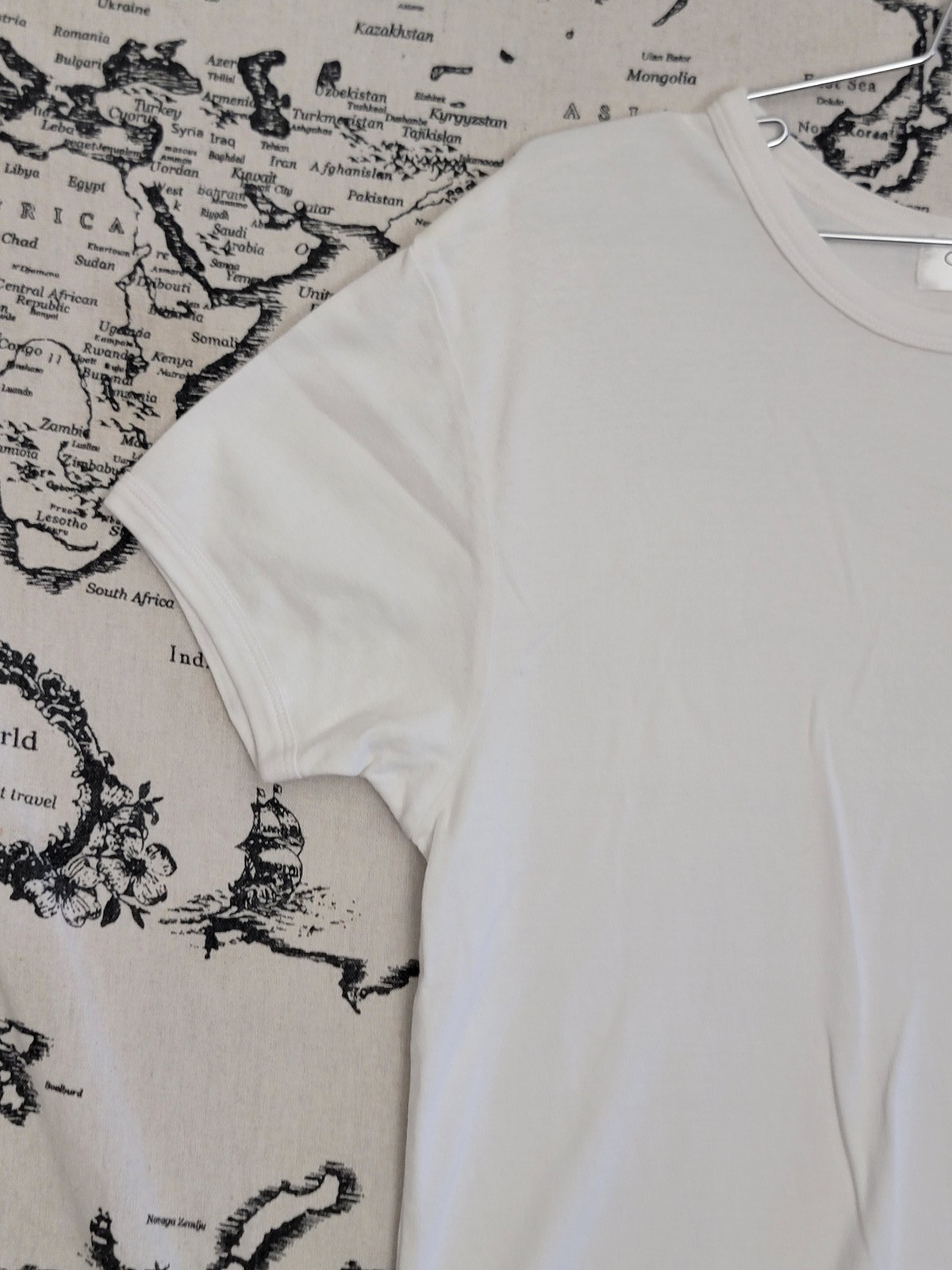 Chicks Studio White 100% Cotton T-Shirt Women’s Size L Short Sleeve Crew Neck