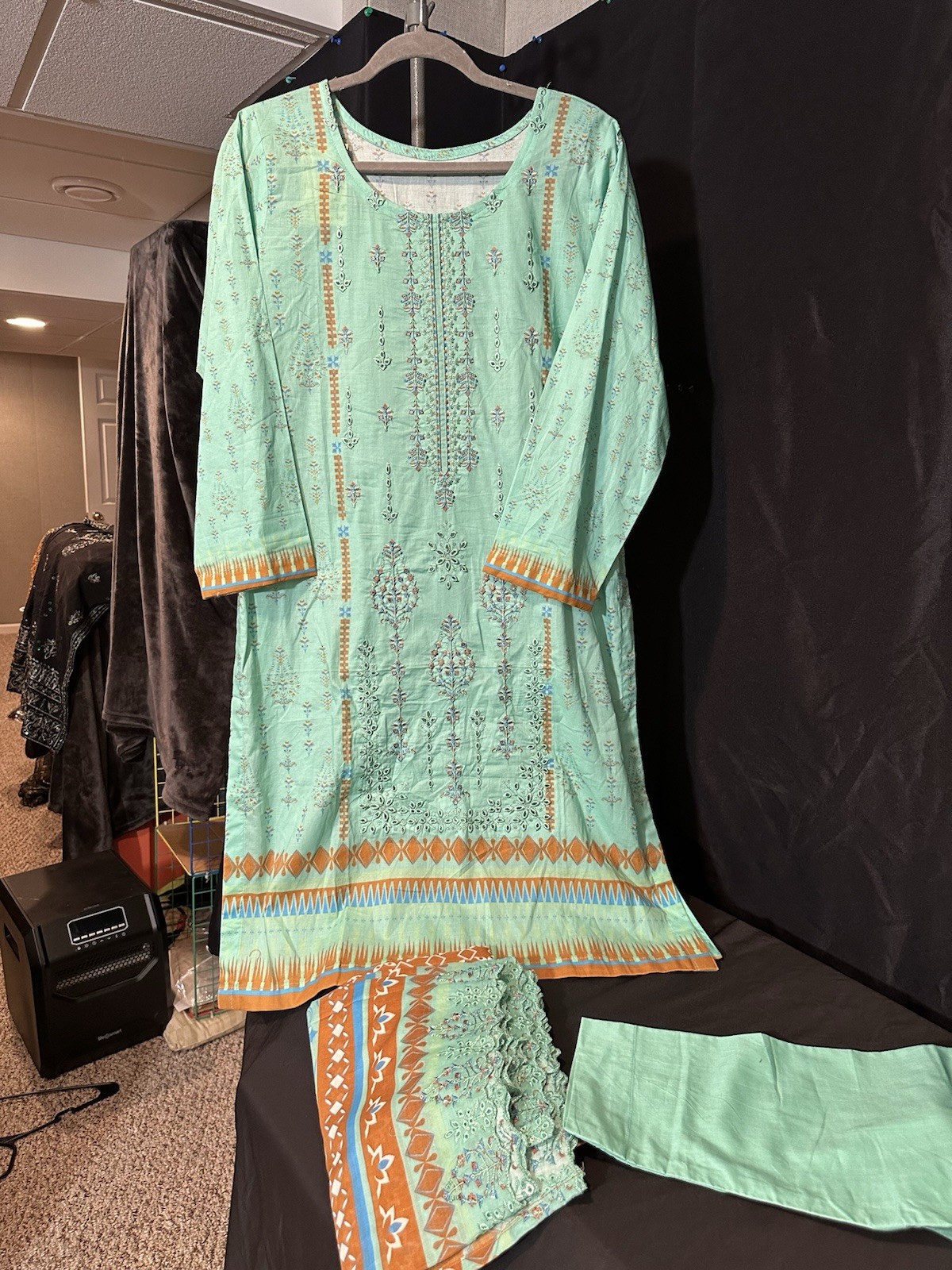 ⭐️Tailor Stitched Emb Lawn Suit On Sale- 4 PC – Inner Included -Medium Size- $35