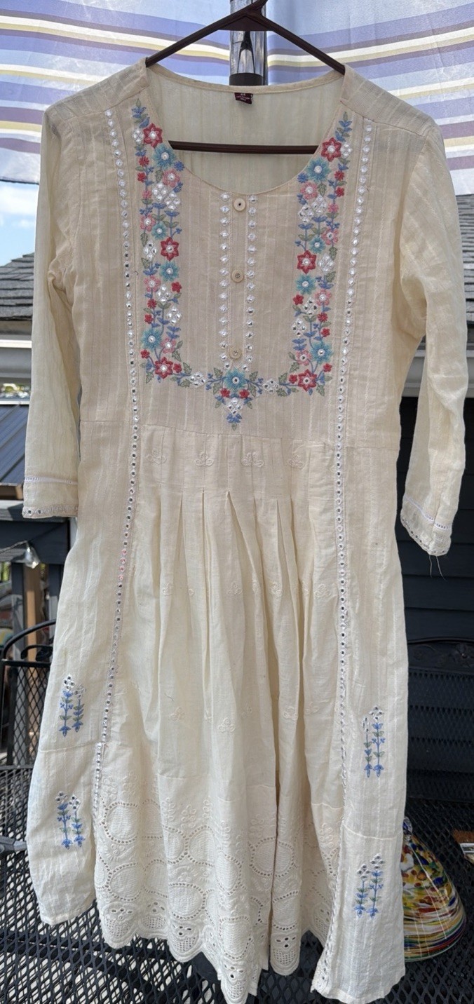 Women’s 44 Indian Cream Embroidered Kurta Tunic Sequin Detail 17” Sleeve