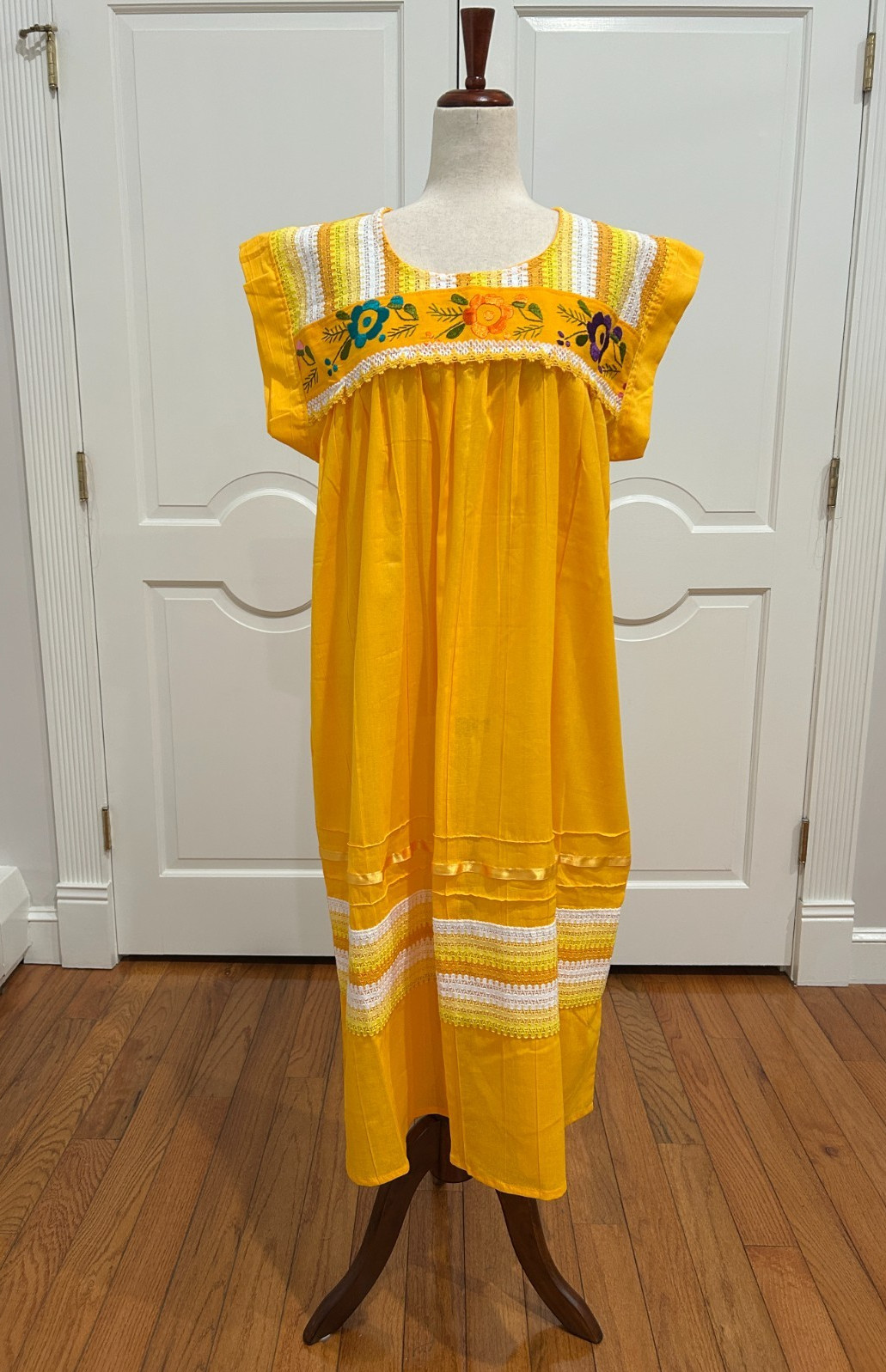 Mexican dress, Hand Embroidered, Artisan dress, Boho, Hippie, Handmade.