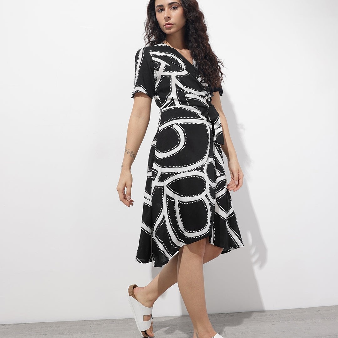 Plus Size Black Lapel Neck Abstract Print Rayon Midi Dress for Women | Casual