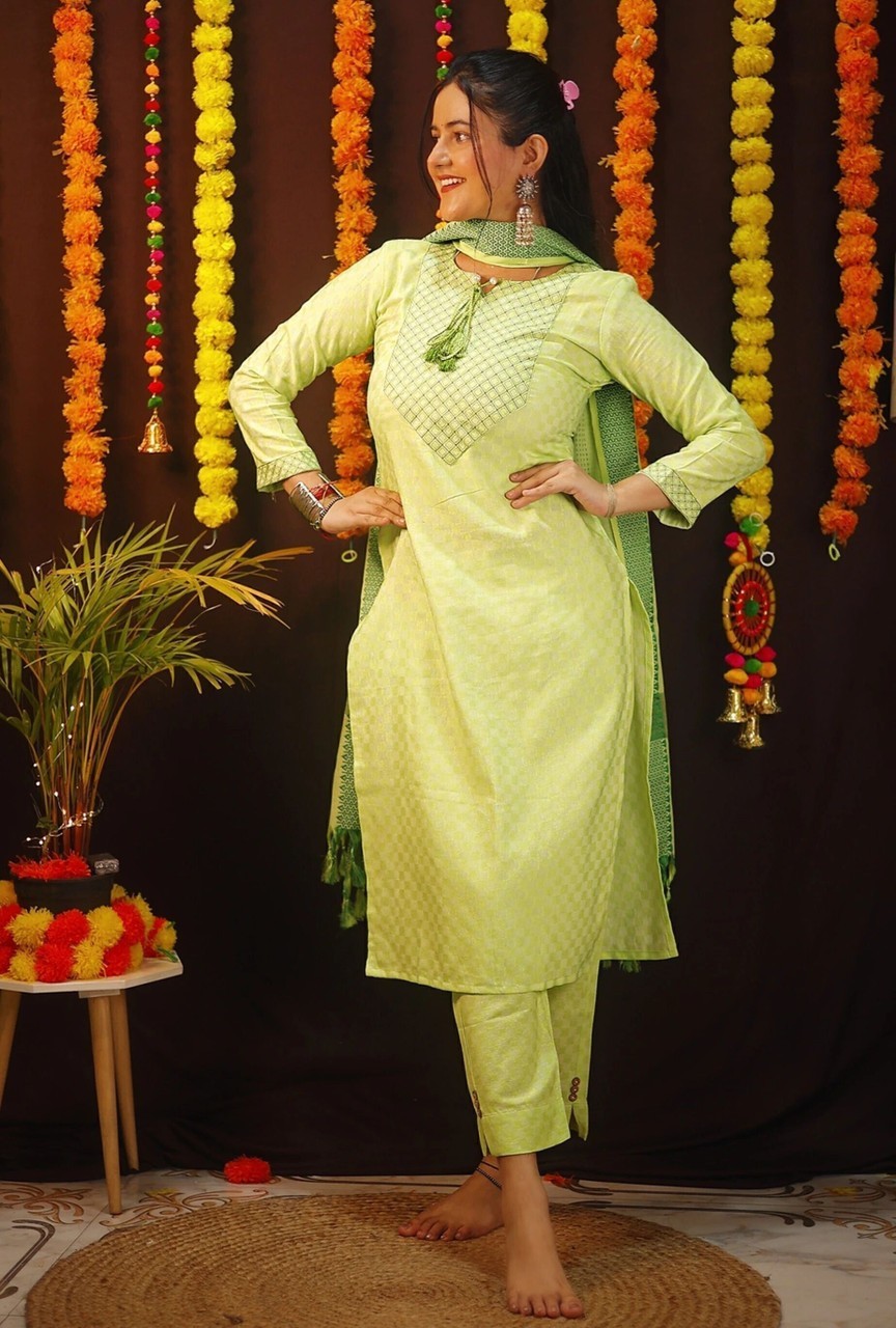 Women Cotton Blend Kurta Pant Dupatta Set