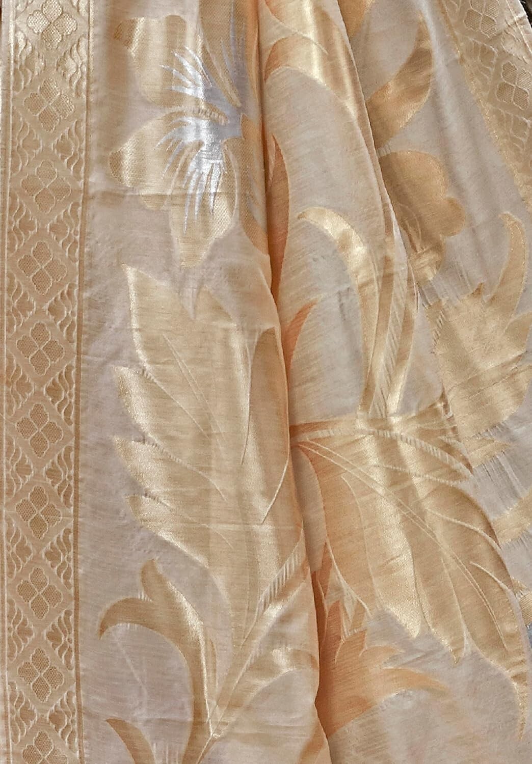Women’s Cotton Silk Botanical Woven Design Saree With Unstitched Blouse Piece