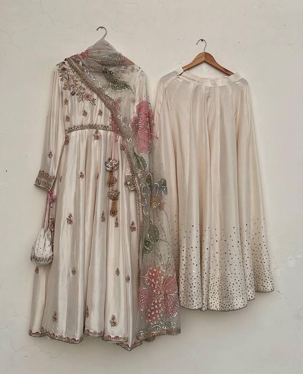New Fashionable Cream Chinon Salwar Kameez With Organza Dupatta For Reception