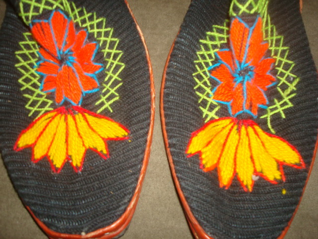 FASHIONABLE HANDMADE TRADITIONAL MIDDLE EASTERN SHOES