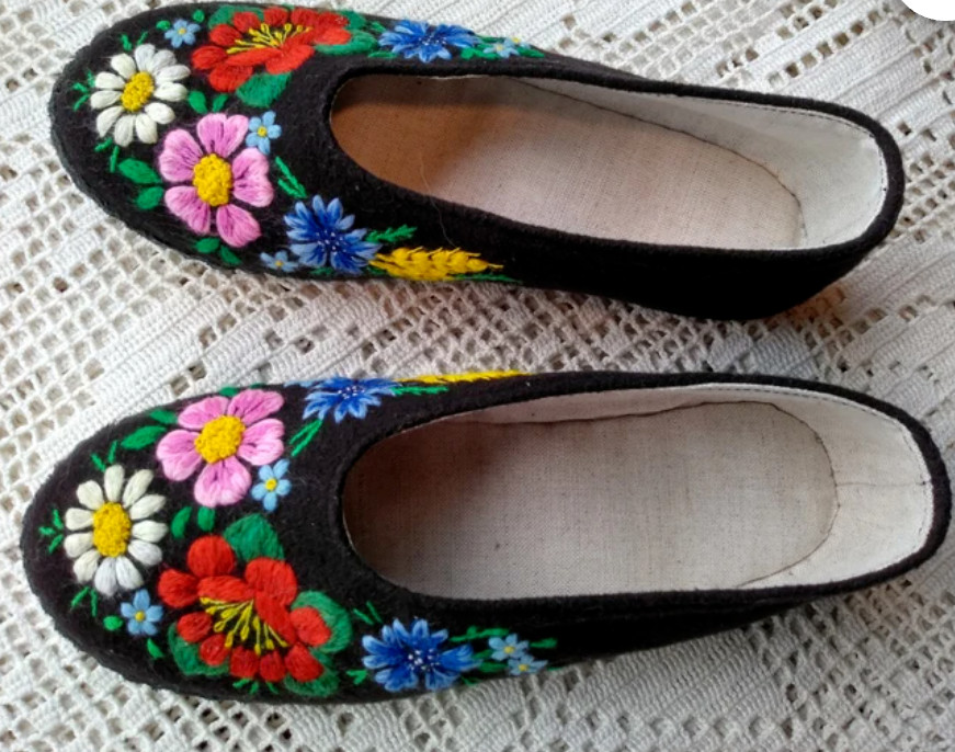 *ESTONIAN* EMBROIDERED FOLK COSTUME SHOES Hand made Women’s 7 EU 37 youth 5-5.5Y